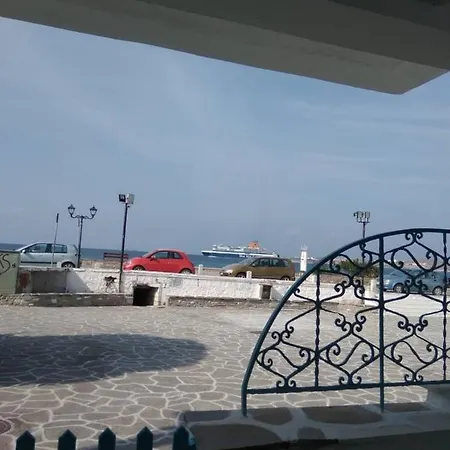 Parikia's Grandma Corner * Parikia (Paros)